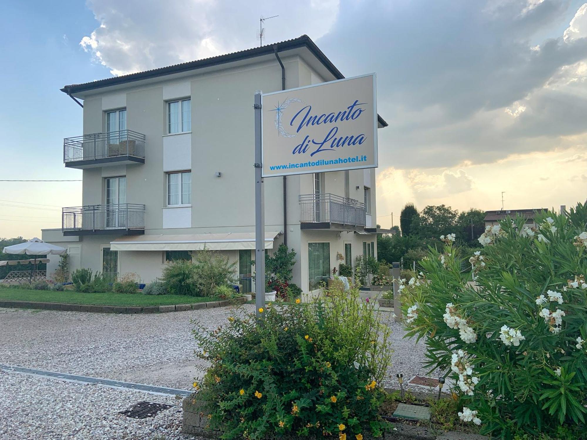 Incanto Di Luna Hotel 西尔米奥奈 外观 照片